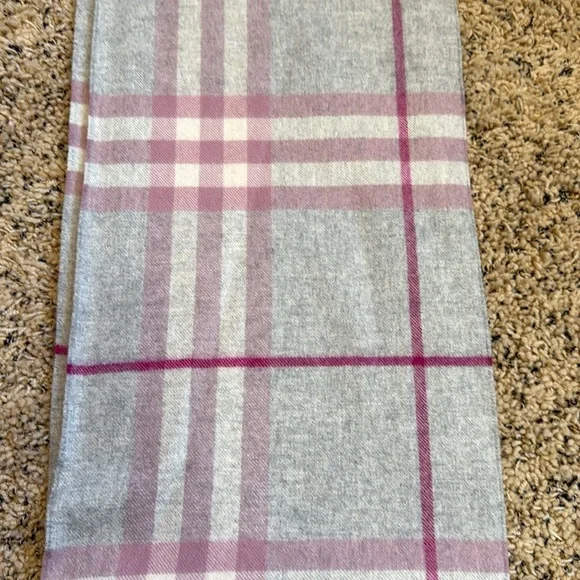 Burberry Gray and Pink Plaid Cashmere scarf - Picture 6 of 6
